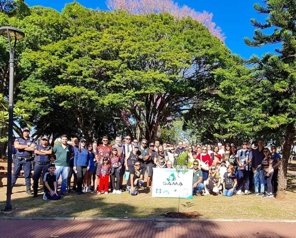 prefeitura-de-cosmopolis-promove-caminhada-e-plantio-de-arvores-no-‘dia-da-familia-na-escola’