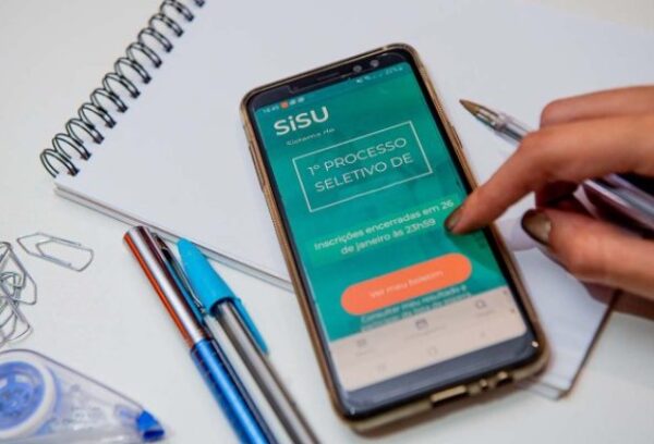 sisu:-candidatos-reagem-com-indignacao-a-demora-de-resultados