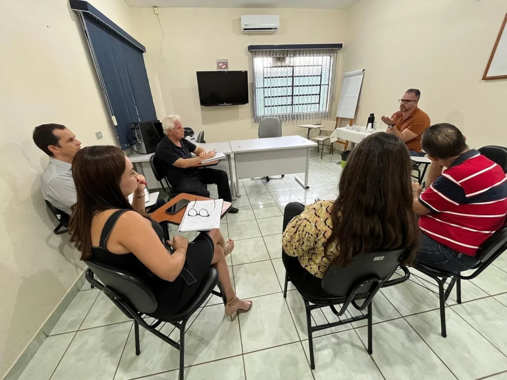 cosmopolis-discute-novos-cursos-de-qualificacao-industrial-em-parceria-com-o-senai