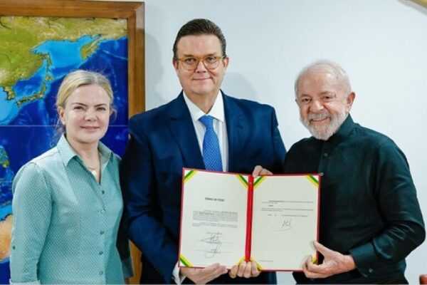 Novo ministro encontra Lula, mas reunião sobre INSS fica para depois novo-ministro-encontra-lula,-mas-reuniao-sobre-inss-fica-para-depois