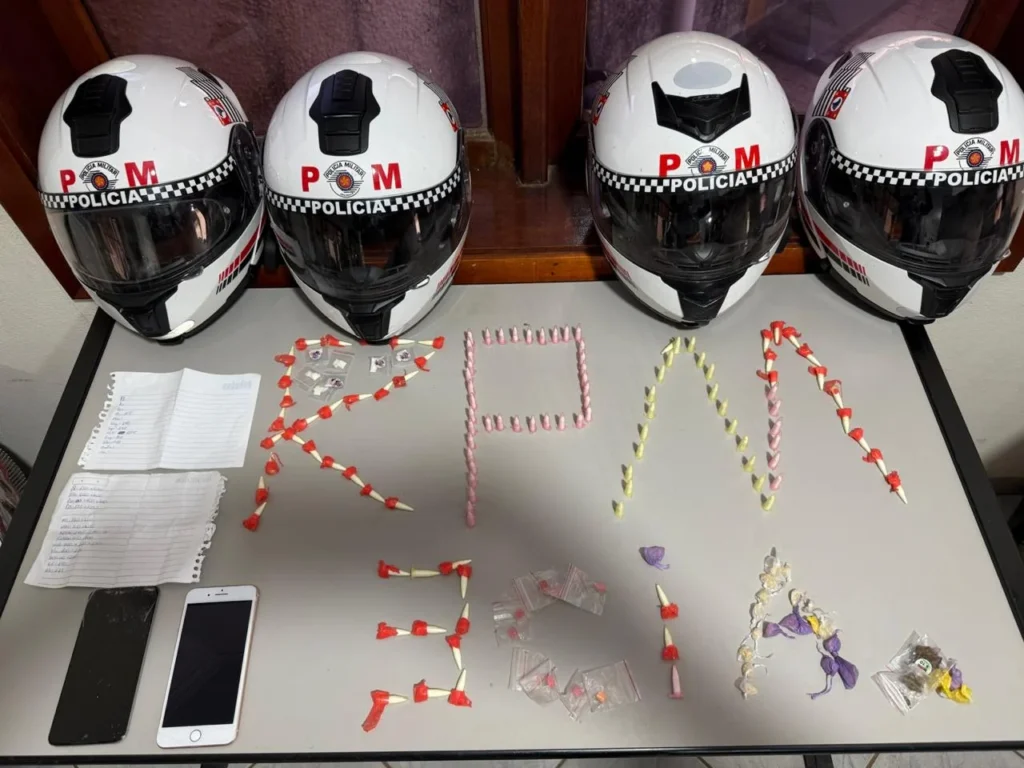 pm-apreende-drogas-e-conduz-dois-suspeitos-apos-flagrante-em-cosmopolis