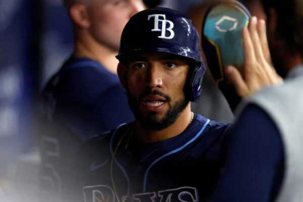 Inusitado: esportista de beisebol troca de equipe durante partida da MLB inusitado:-atleta-de-beisebol-troca-de-equipe-durante-partida-da-mlb