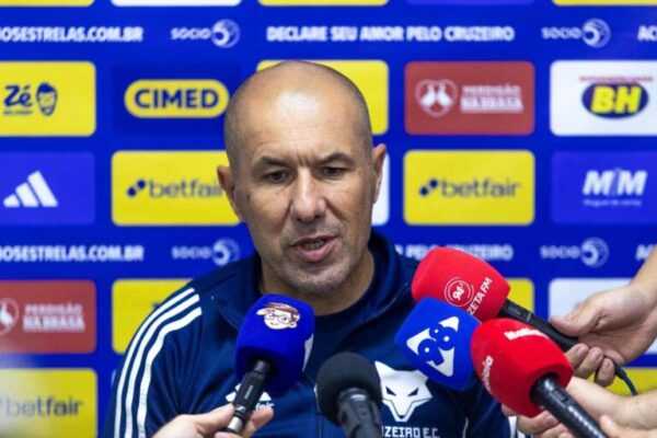 Leonardo Jardim destaca Cássio em classificação: “Grande profissional” leonardo-jardim-destaca-cassio-em-classificacao:-“grande-profissional”