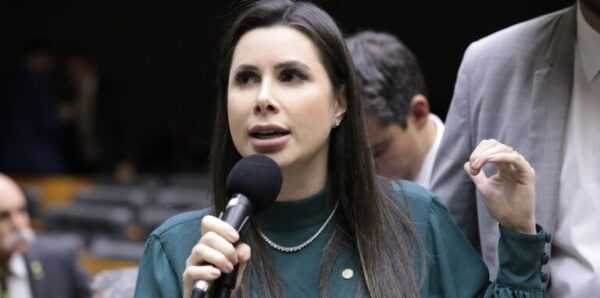 Michelle fundamenta apoio a Carol de Toni em disputa por vaga em SC michelle-reafirma-apoio-a-carol-de-toni-em-disputa-por-vaga-em-sc