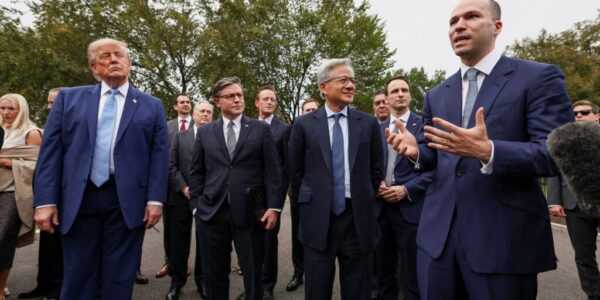 Trump anuncia autorregulação da IA por big tech em meio a temor social trump-anuncia-autorregulacao-da-ia-por-big-tech-em-meio-a-temor-social